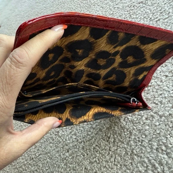 Vintage BRIGHTON EUC Red Crocodile-Embossed Patent Leather Women's Wallet - Picture 5 of 10
